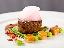 Filet vom Almochsen mit Granatapfel und geräucherter Gänseleber